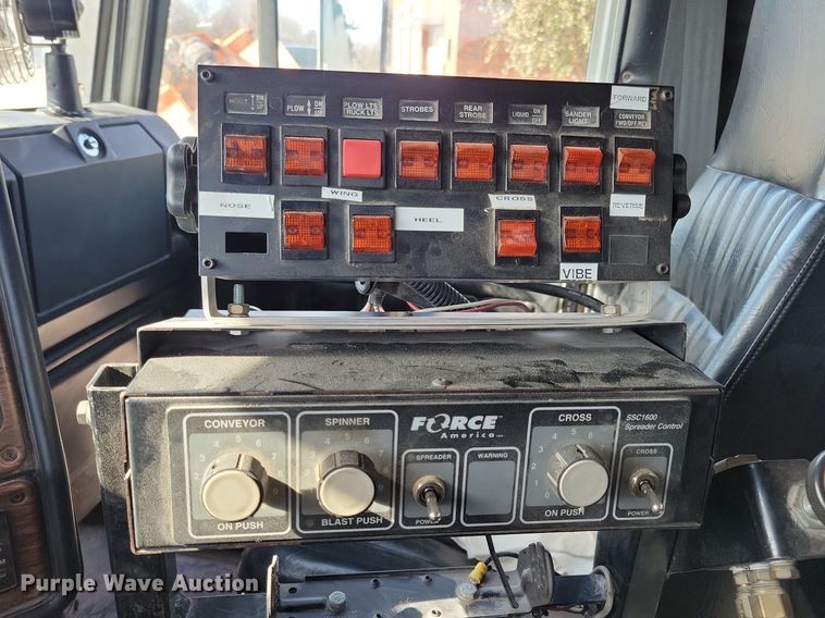 image for item LO9933 2003 Freightliner FLD112  dump truck