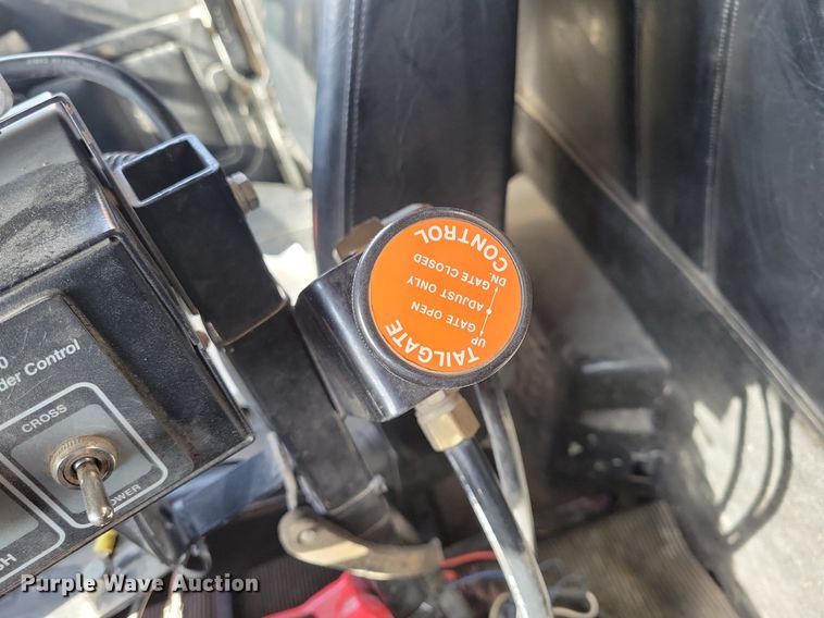 image for item LO9933 2003 Freightliner FLD112  dump truck