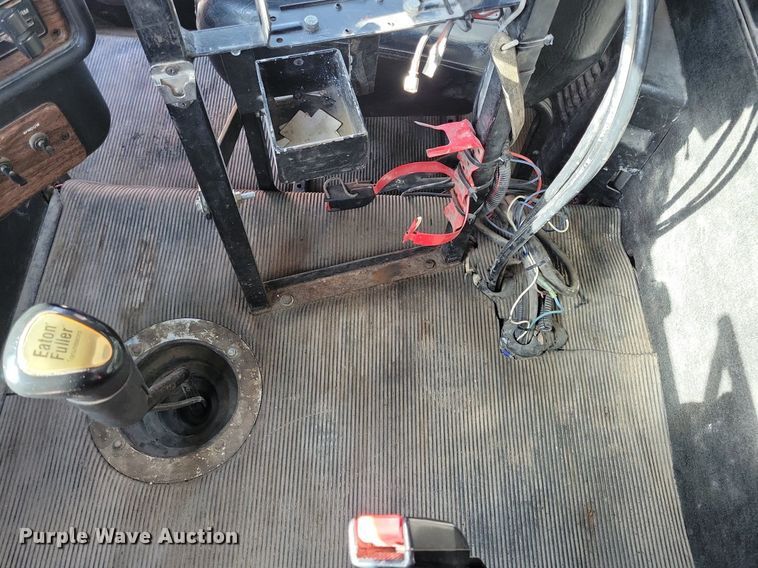 image for item LO9933 2003 Freightliner FLD112  dump truck