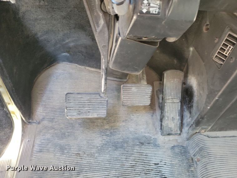 image for item LO9933 2003 Freightliner FLD112  dump truck