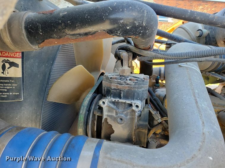 image for item LO9933 2003 Freightliner FLD112  dump truck