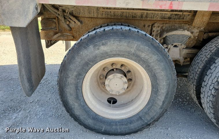 image for item LO9933 2003 Freightliner FLD112  dump truck