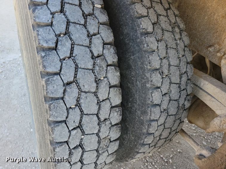 image for item LO9933 2003 Freightliner FLD112  dump truck