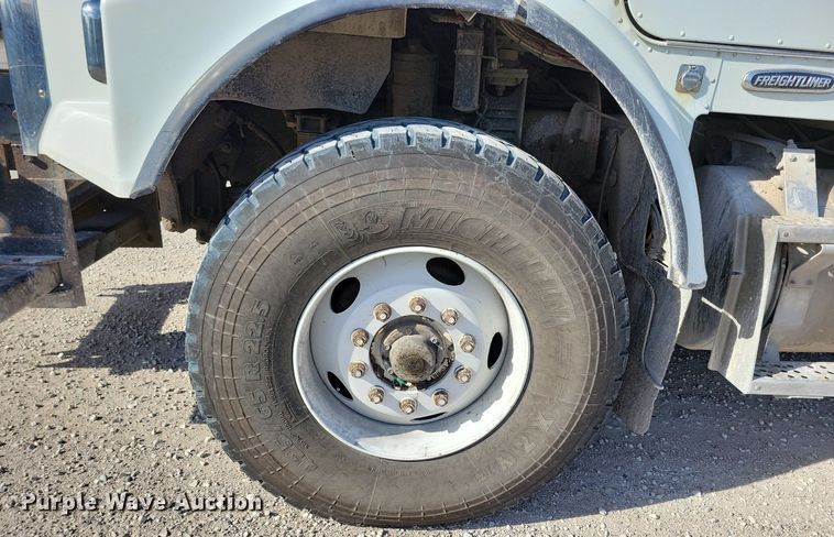 image for item LO9933 2003 Freightliner FLD112  dump truck