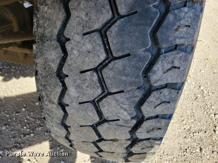 image for item LO9933 2003 Freightliner FLD112  dump truck