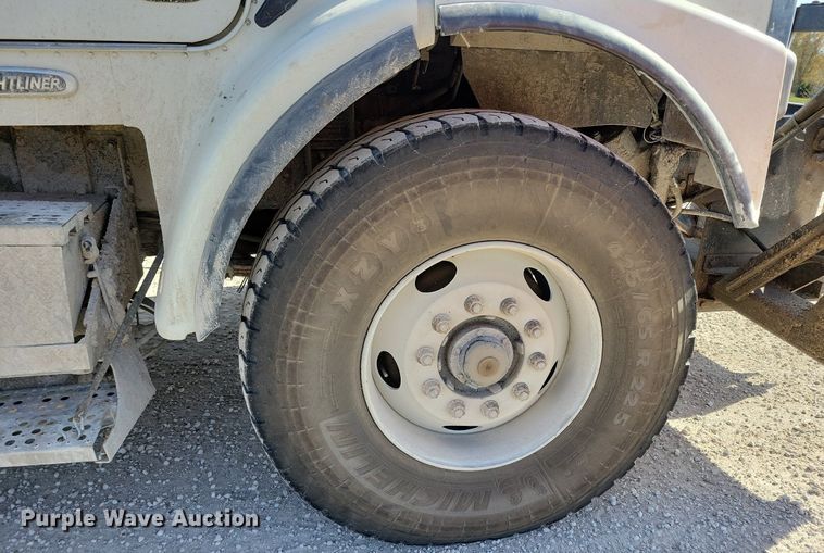 image for item LO9933 2003 Freightliner FLD112  dump truck