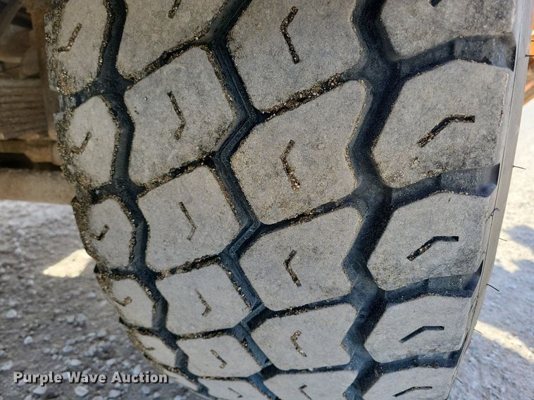 image for item LO9933 2003 Freightliner FLD112  dump truck