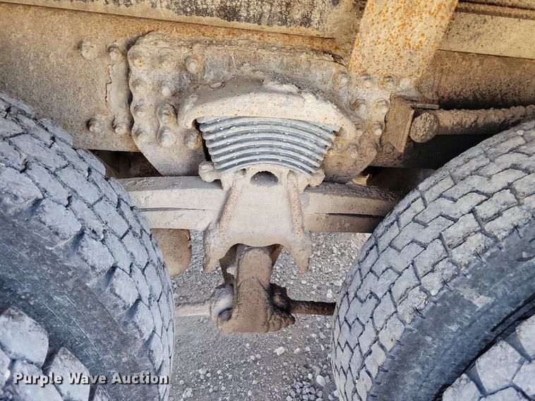 image for item LO9933 2003 Freightliner FLD112  dump truck