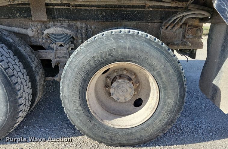 image for item LO9933 2003 Freightliner FLD112  dump truck