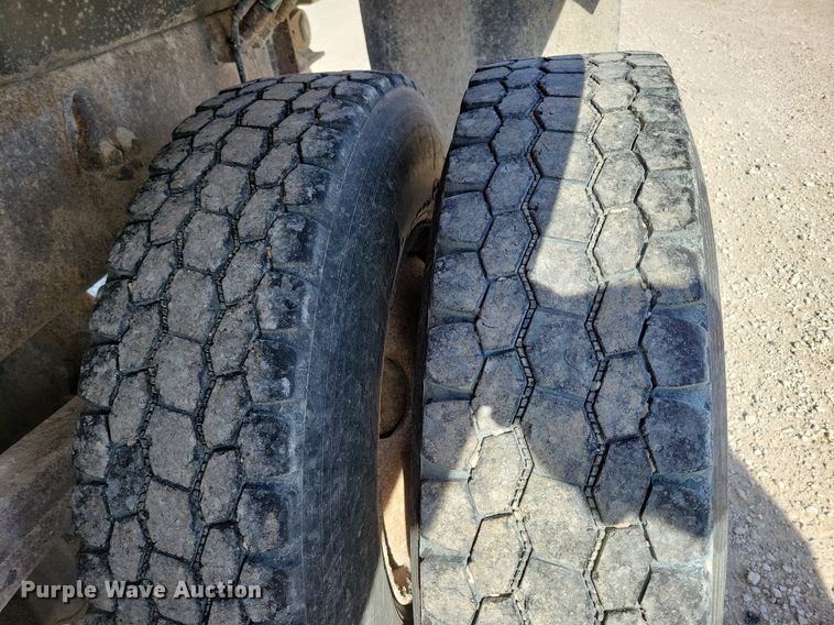 image for item LO9933 2003 Freightliner FLD112  dump truck