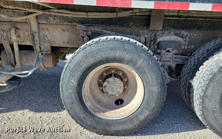 image for item LO9933 2003 Freightliner FLD112  dump truck