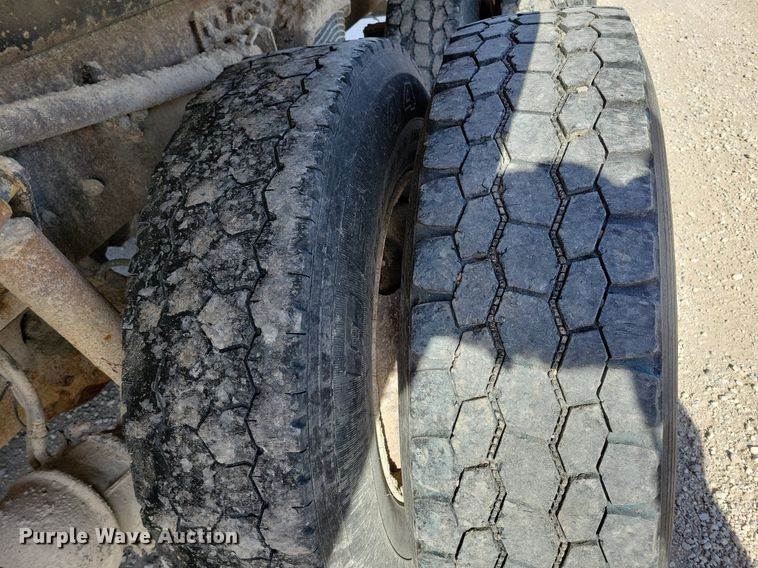 image for item LO9933 2003 Freightliner FLD112  dump truck