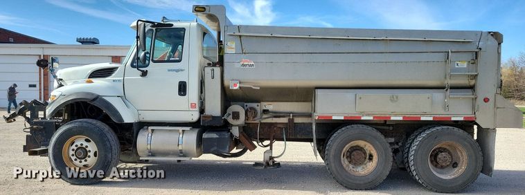 image for item LO9935 2013 International WorkStar 7500  dump truck