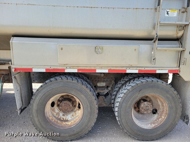 image for item LO9935 2013 International WorkStar 7500  dump truck