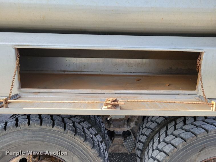 image for item LO9935 2013 International WorkStar 7500  dump truck