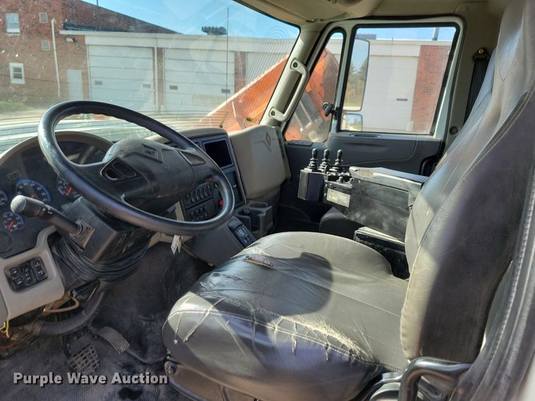 image for item LO9935 2013 International WorkStar 7500  dump truck