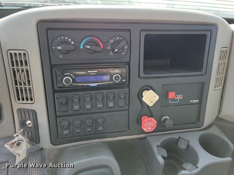 image for item LO9935 2013 International WorkStar 7500  dump truck