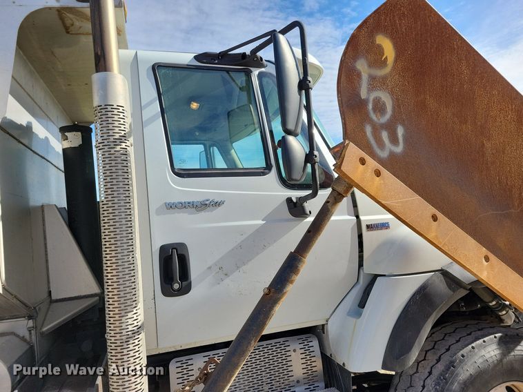 image for item LO9935 2013 International WorkStar 7500  dump truck