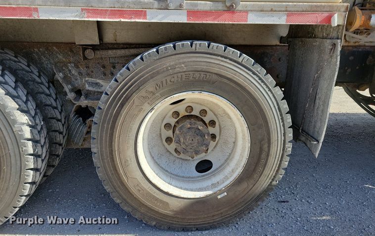 image for item LO9935 2013 International WorkStar 7500  dump truck