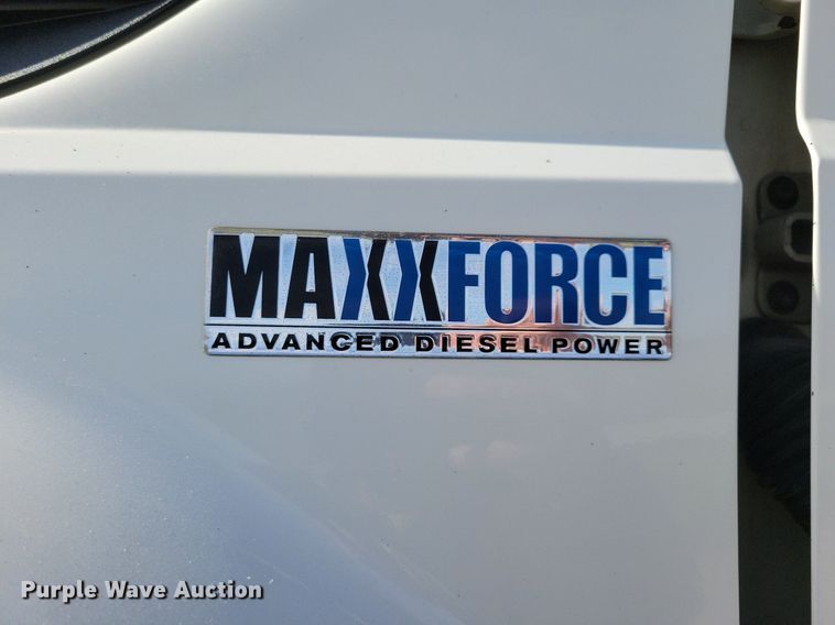 image for item LO9935 2013 International WorkStar 7500  dump truck