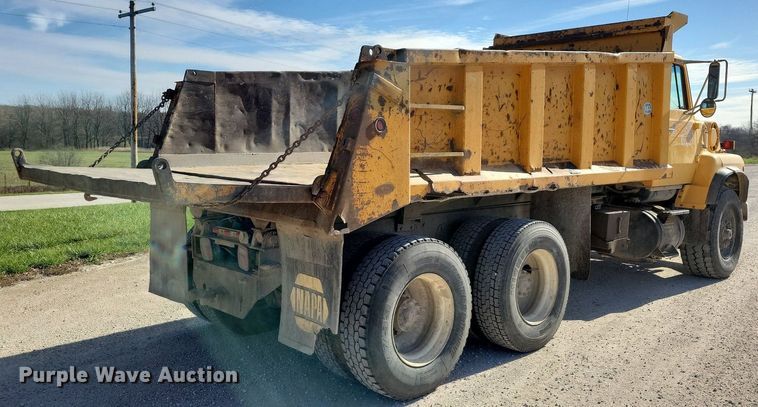 image for item LO9936 1988 Ford LTS9000  dump truck