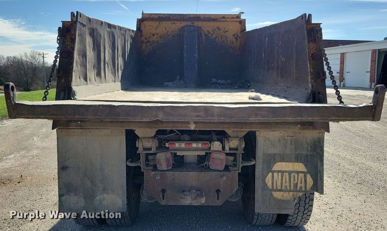 image for item LO9936 1988 Ford LTS9000  dump truck