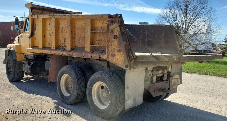 image for item LO9936 1988 Ford LTS9000  dump truck