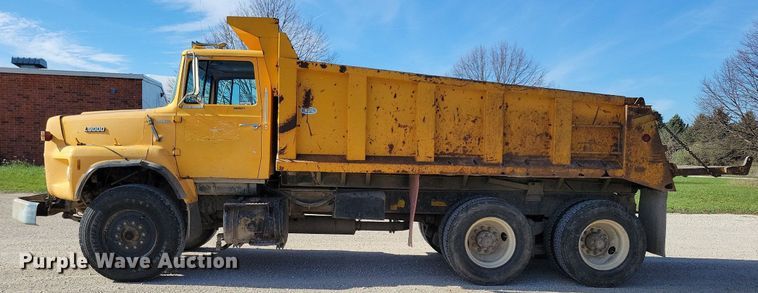 image for item LO9936 1988 Ford LTS9000  dump truck