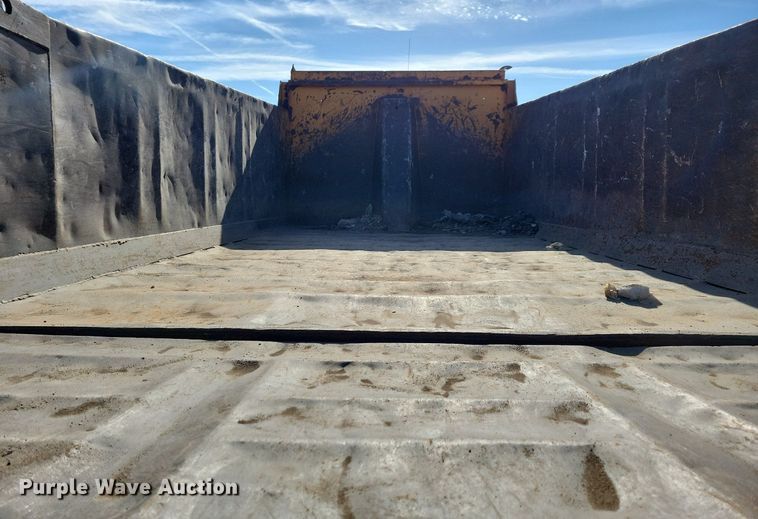 image for item LO9936 1988 Ford LTS9000  dump truck