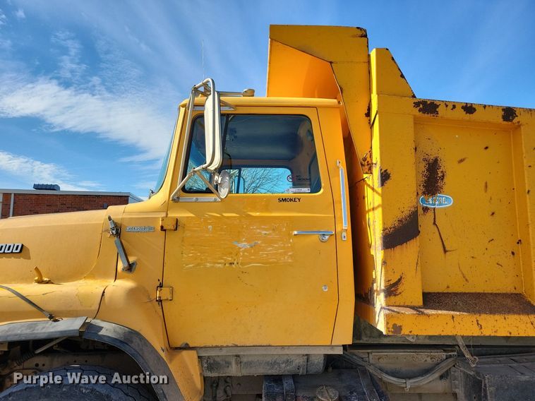 image for item LO9936 1988 Ford LTS9000  dump truck