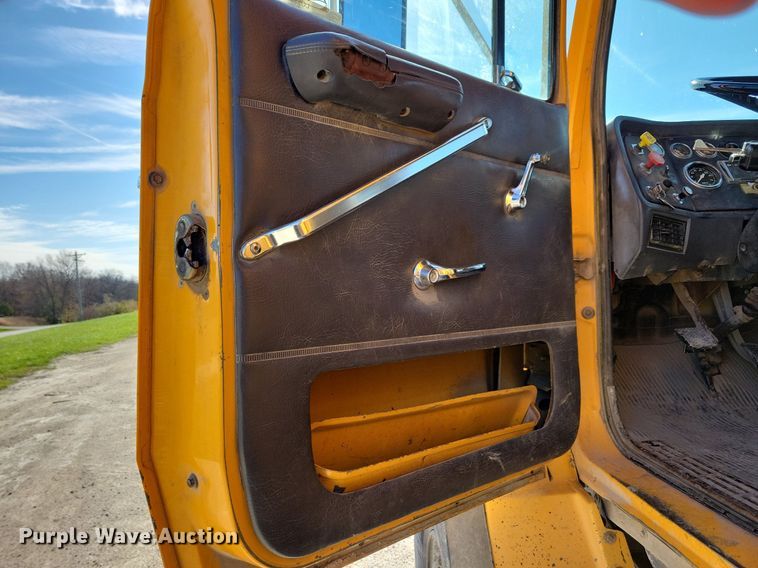 image for item LO9936 1988 Ford LTS9000  dump truck