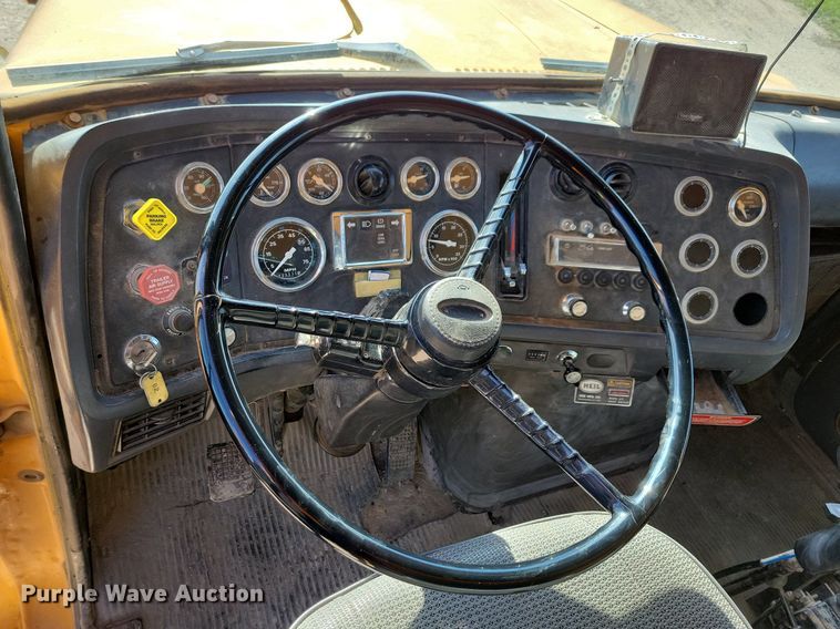 image for item LO9936 1988 Ford LTS9000  dump truck