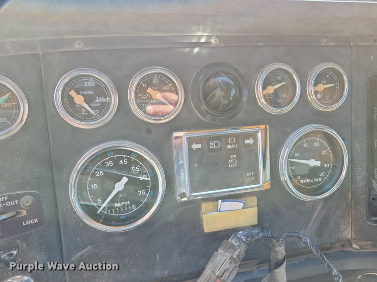 image for item LO9936 1988 Ford LTS9000  dump truck