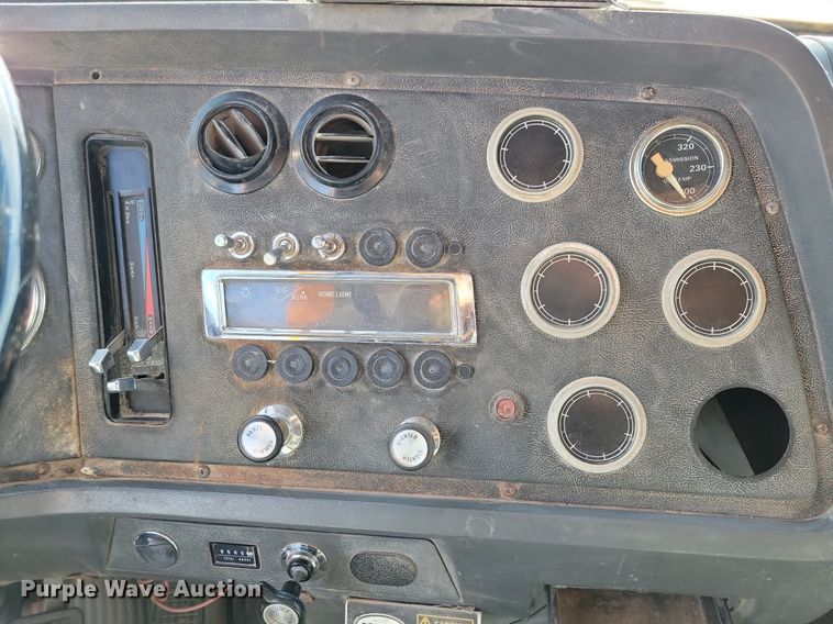 image for item LO9936 1988 Ford LTS9000  dump truck