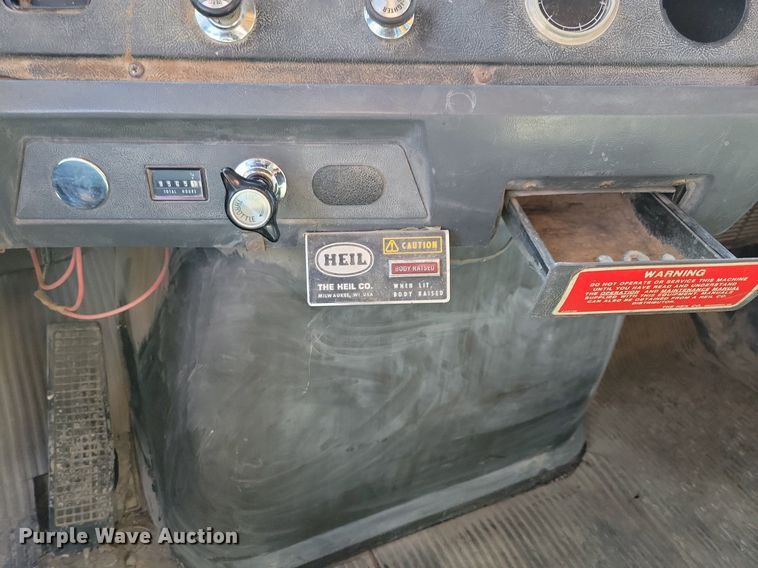 image for item LO9936 1988 Ford LTS9000  dump truck