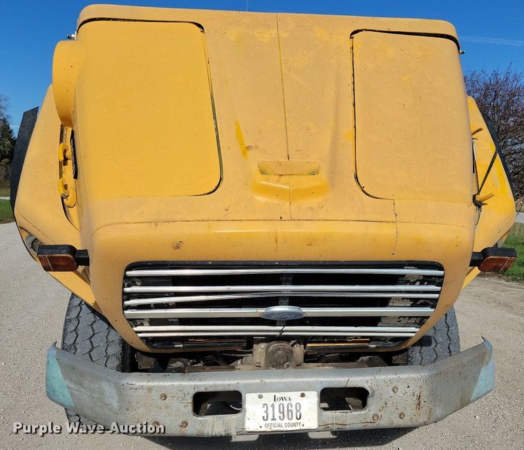 image for item LO9936 1988 Ford LTS9000  dump truck