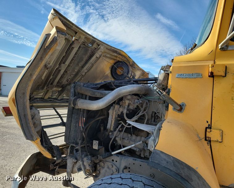 image for item LO9936 1988 Ford LTS9000  dump truck