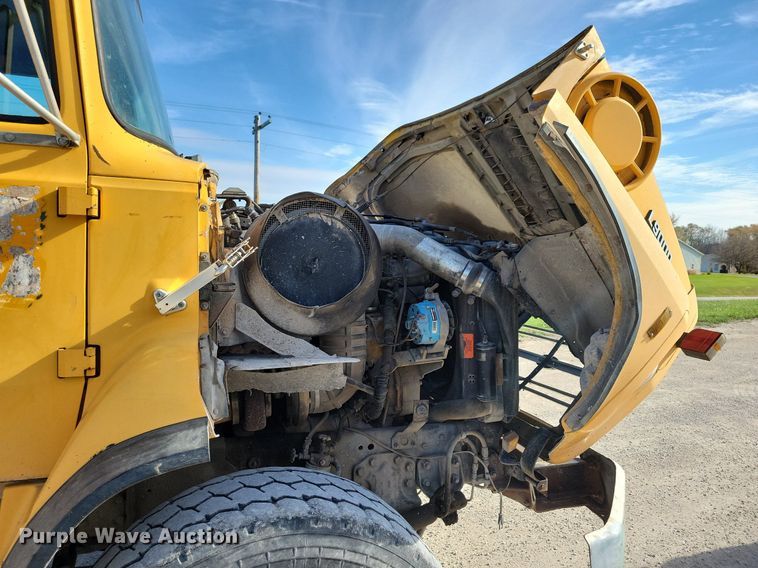 image for item LO9936 1988 Ford LTS9000  dump truck