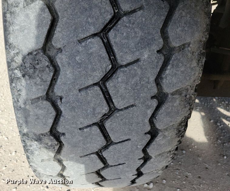 image for item LO9936 1988 Ford LTS9000  dump truck