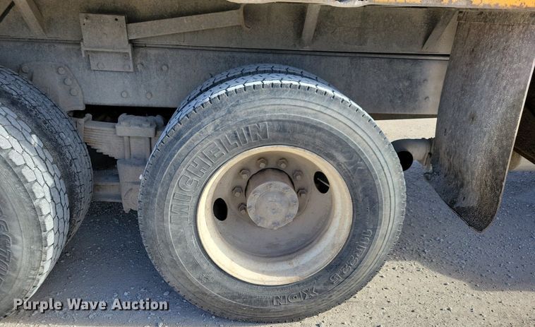 image for item LO9936 1988 Ford LTS9000  dump truck