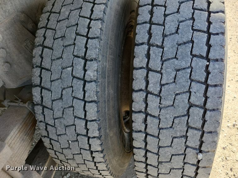 image for item LO9936 1988 Ford LTS9000  dump truck