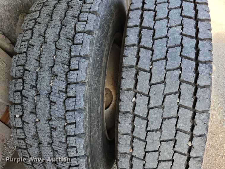 image for item LO9936 1988 Ford LTS9000  dump truck