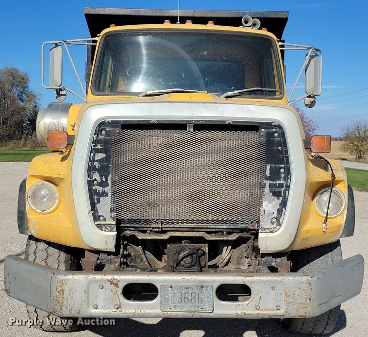 image for item LO9937 1988 Ford LTS9000  dump truck