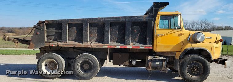 image for item LO9937 1988 Ford LTS9000  dump truck