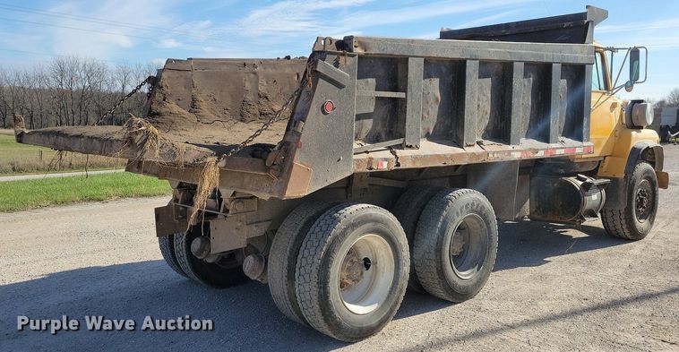 image for item LO9937 1988 Ford LTS9000  dump truck