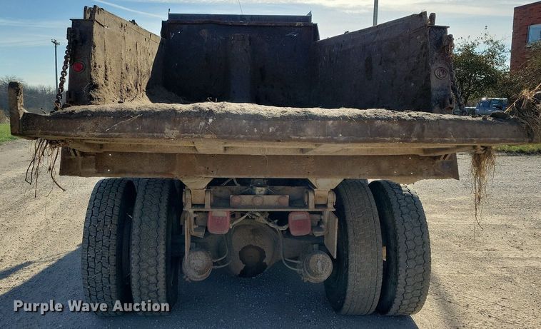 image for item LO9937 1988 Ford LTS9000  dump truck