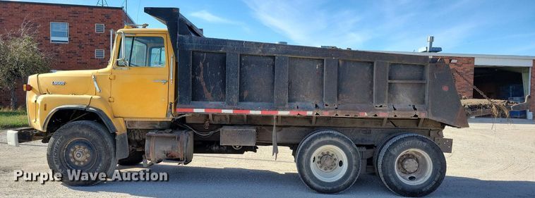 image for item LO9937 1988 Ford LTS9000  dump truck