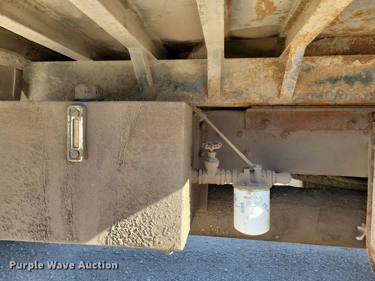 image for item LO9937 1988 Ford LTS9000  dump truck