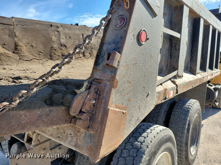 image for item LO9937 1988 Ford LTS9000  dump truck