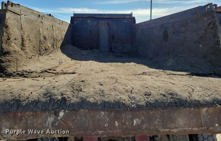 image for item LO9937 1988 Ford LTS9000  dump truck